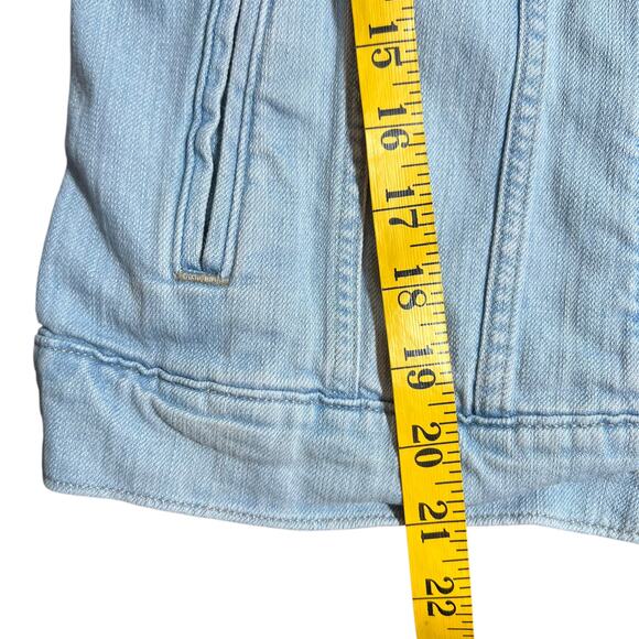 SOLD Levi’s Lightwash Jean Jacket Size Small - Picture 6 of 12
